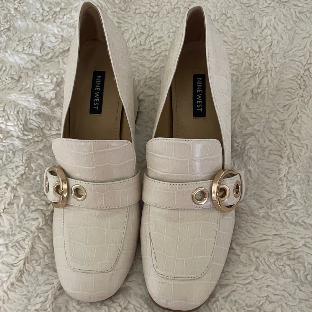 Super cute Nine West loafer heals!